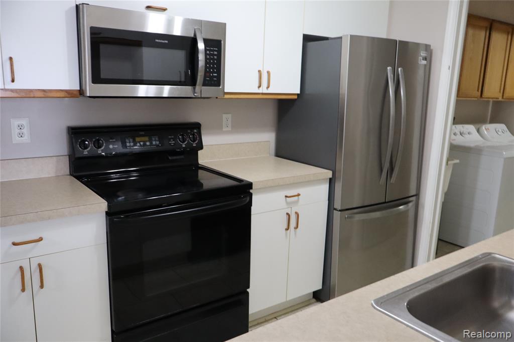 5212 Pine Aires Drive, Sterling Heights, MI 48314 — Photo 12