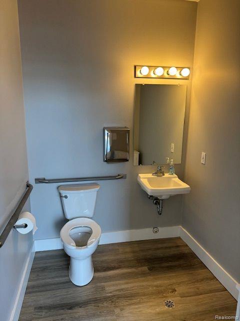 6909 HIGHLAND Road, Waterford, MI 48327 — Photo 10