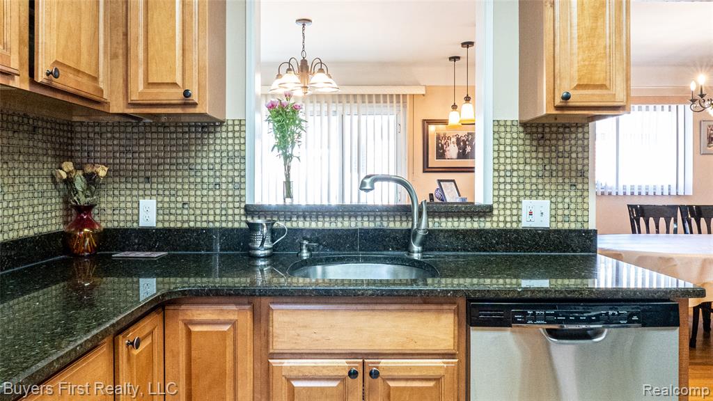24641 Church Street, Oak Park, MI 48237 — Photo 14