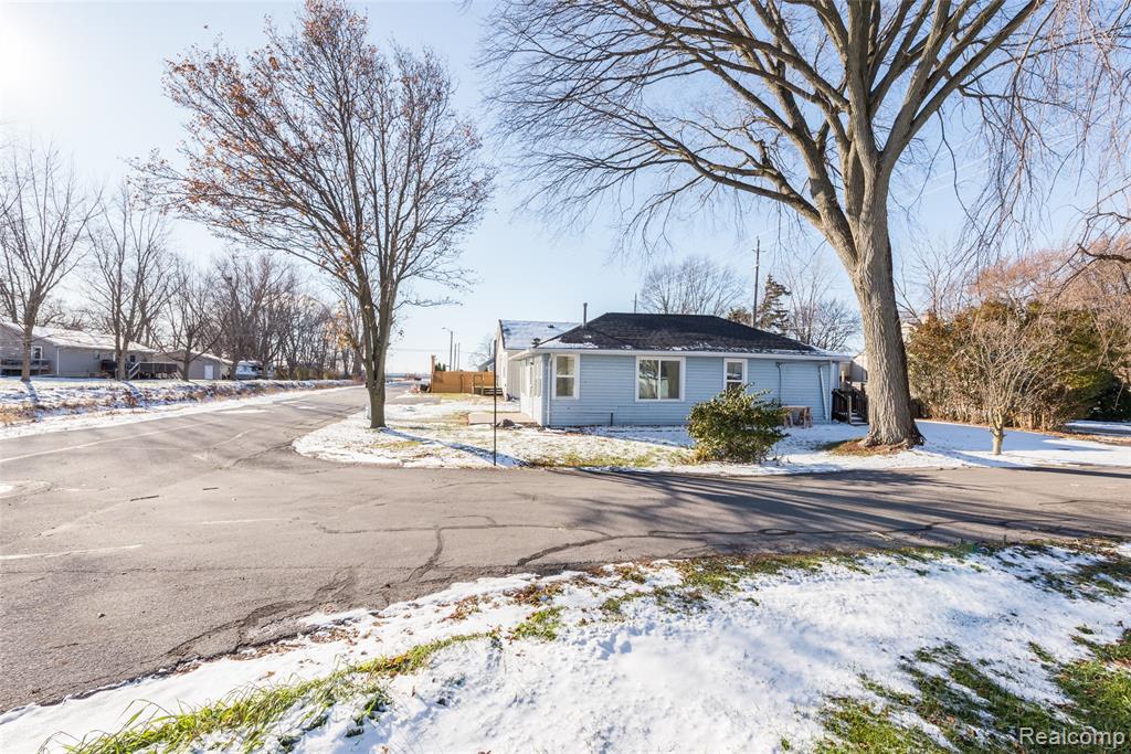 5697 Venice Road, Newport, MI 48166 — Photo 31