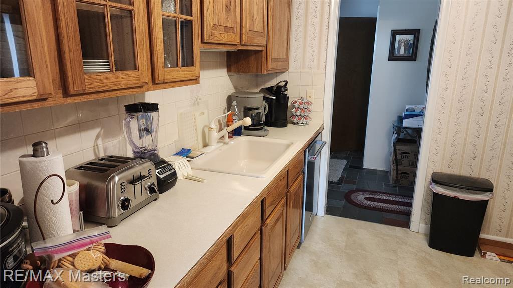 4641 Leisure Lane, Trenton, MI 48183 — Photo 18