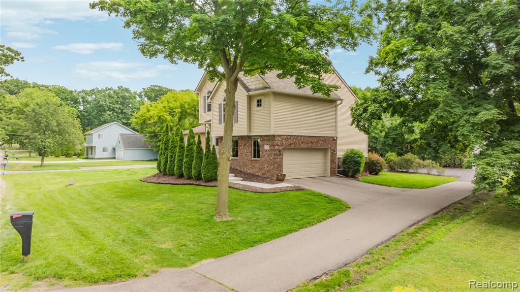 730 Leon Road, Walled Lake, MI 48390 — Photo 56