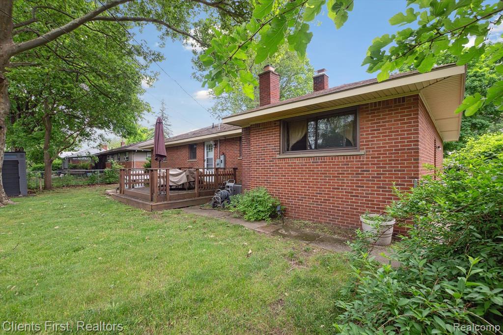 9243 HIX Road, Livonia, MI 48150 — Photo 32