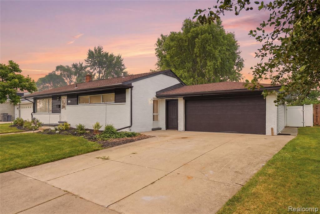 22441 E Price Drive, Clinton Twp, MI 48035