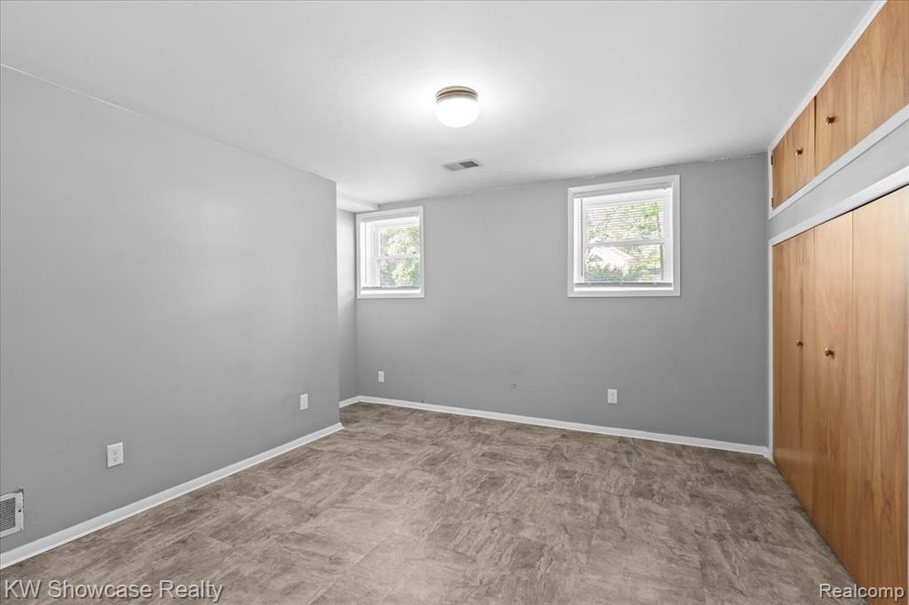 2370 Roselawn Street, Wolverine Lake, MI 48390 — Photo 17