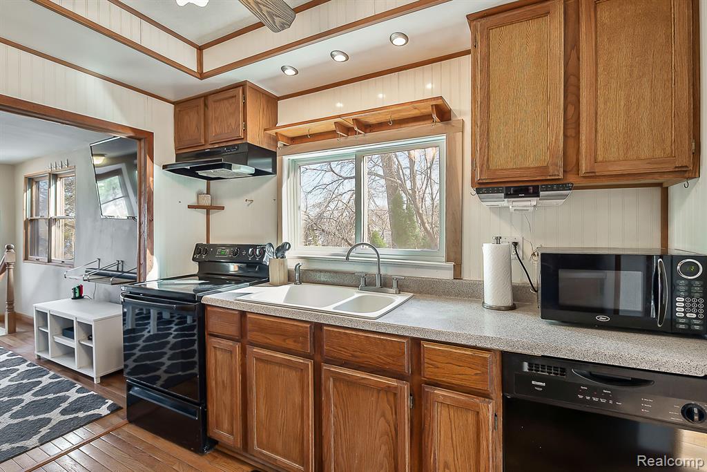 8128 Halfway Drive, Brighton, MI 48116 — Photo 11