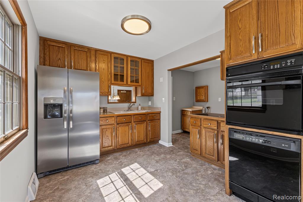 5803 Deering Street, Garden City, MI — Photo 9