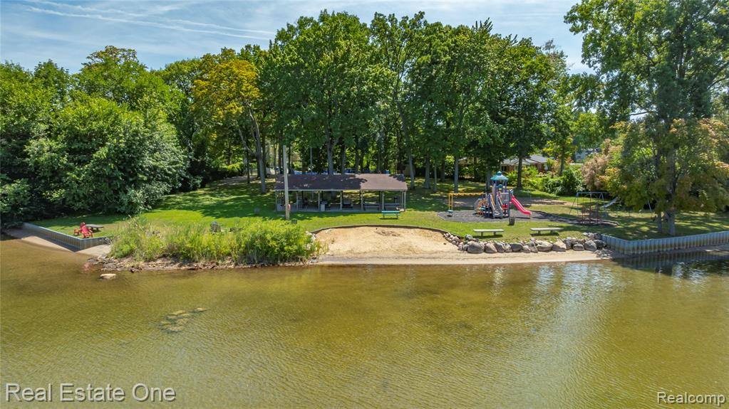 7400 Biscayne Avenue, White Lake, MI 48383 — Photo 45