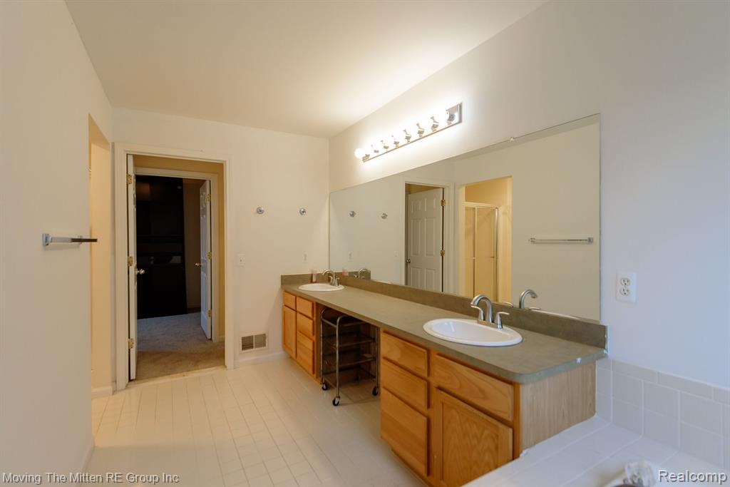 9084 W WALDEN Drive, Van Buren, MI 48111 — Photo 30