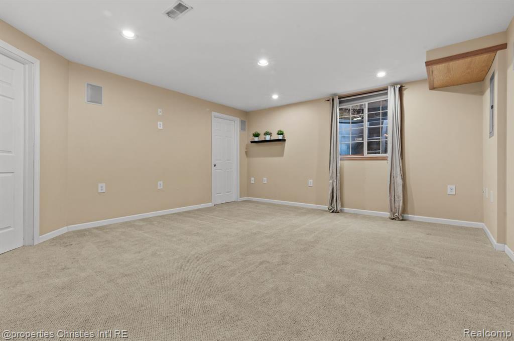 8780 IRONWOOD Drive, Van Buren, MI 48111 — Photo 22