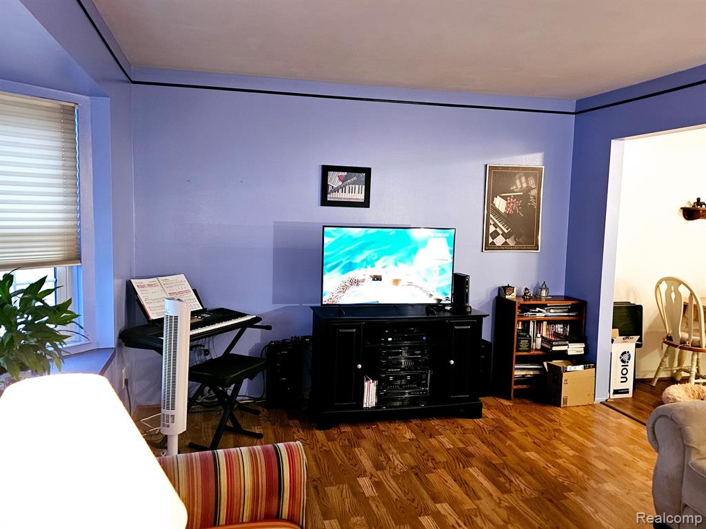 275 LAKE VILLAGE Drive, Walled Lake, MI 48390 — Photo 13