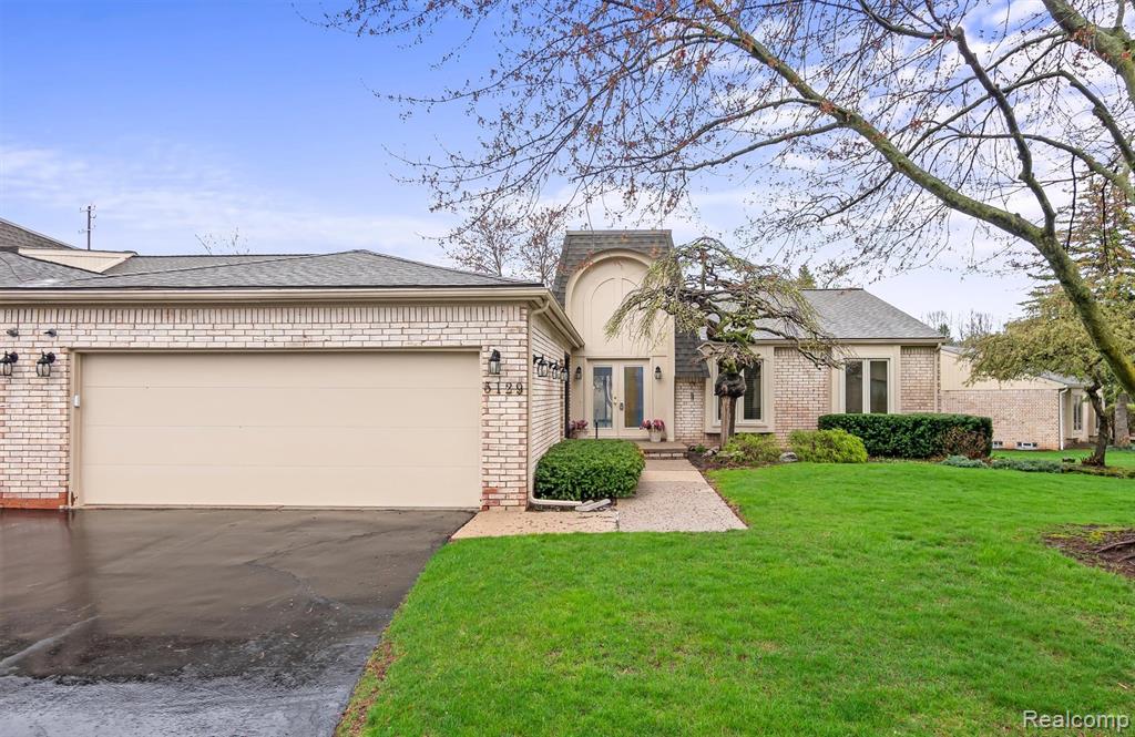 5129 Woodlands Lane, Bloomfield Hills, MI 48302 — front exterior