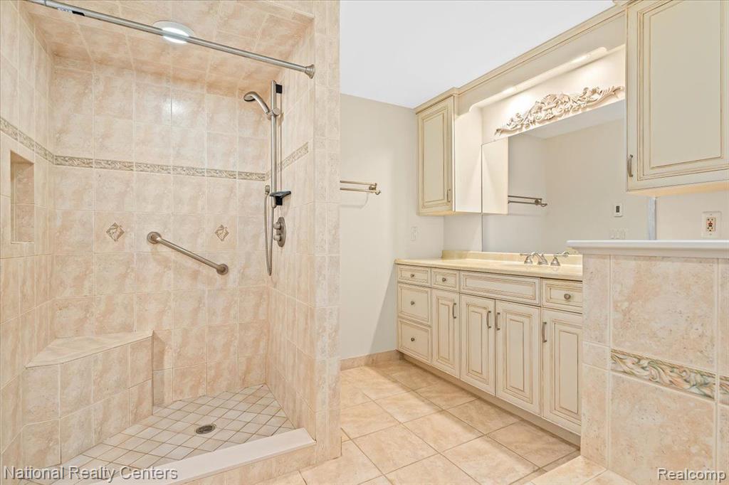 4258 WESTOVER Drive, West Bloomfield, MI 48323 — Photo 40