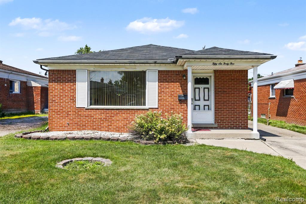 5645 Centralia Street, Dearborn Heights, MI 48127 — front exterior