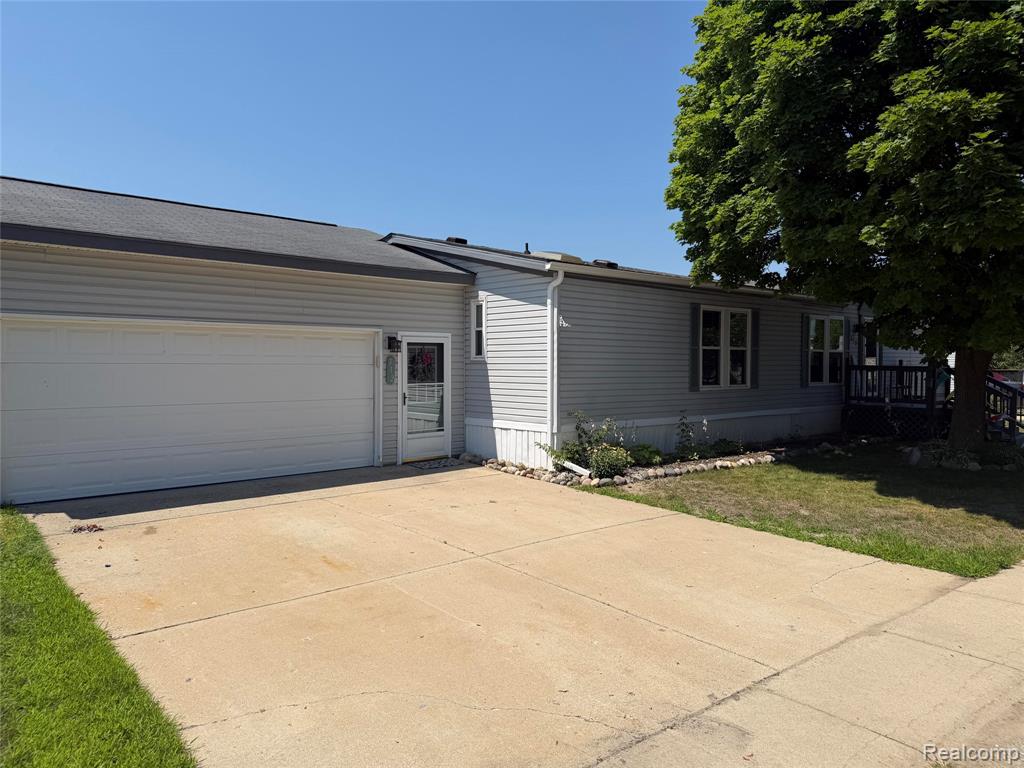 2500 Mann Road, Clarkston, MI