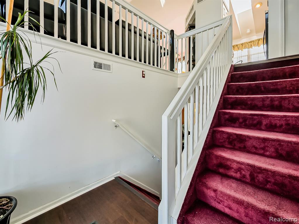 7594 Bay Tree Drive, Ypsilanti, MI 48197 — Photo 10