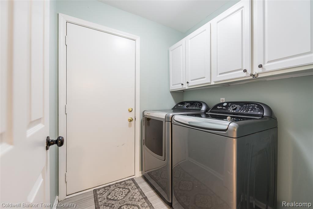 642 Chestnut Drive, Wixom, MI 48393 — Photo 28