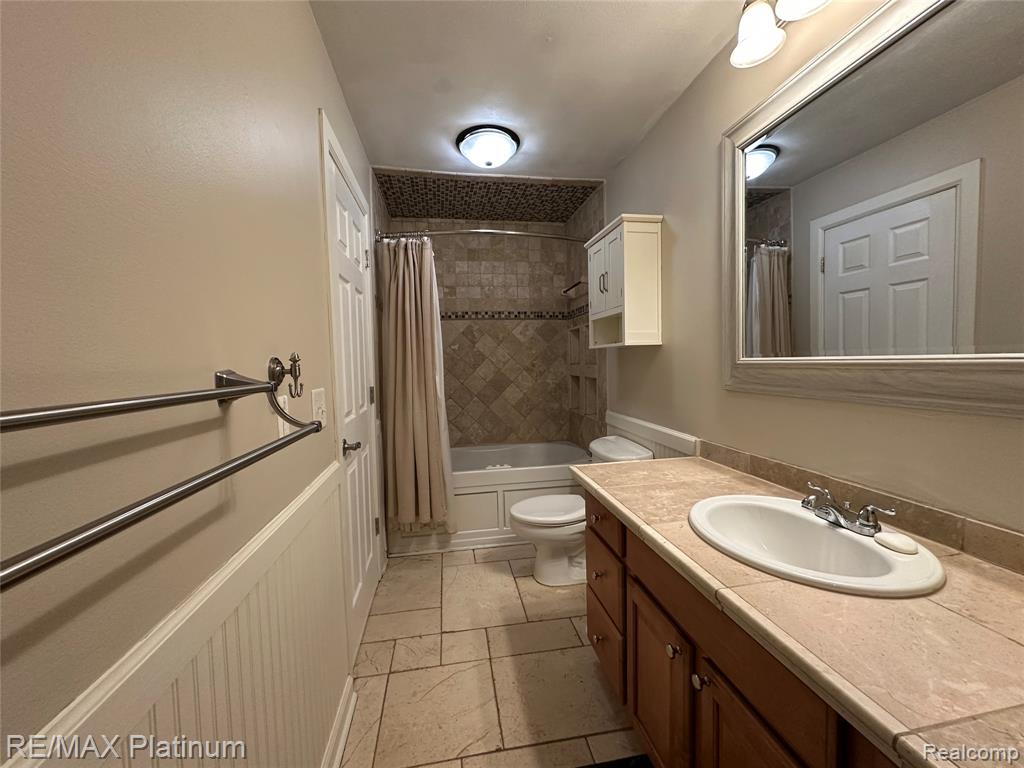 2482 Livernois Drive, Howell, MI 48843 — Photo 18