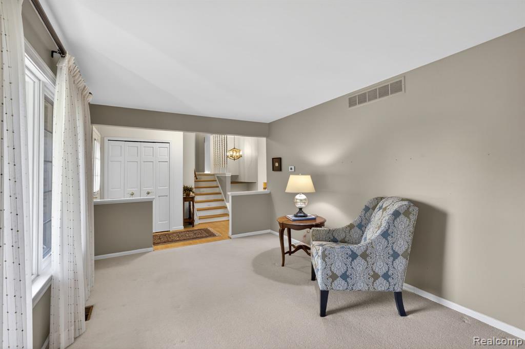 9144 Deer Park Court, Fenton, MI 48430 — Photo 13