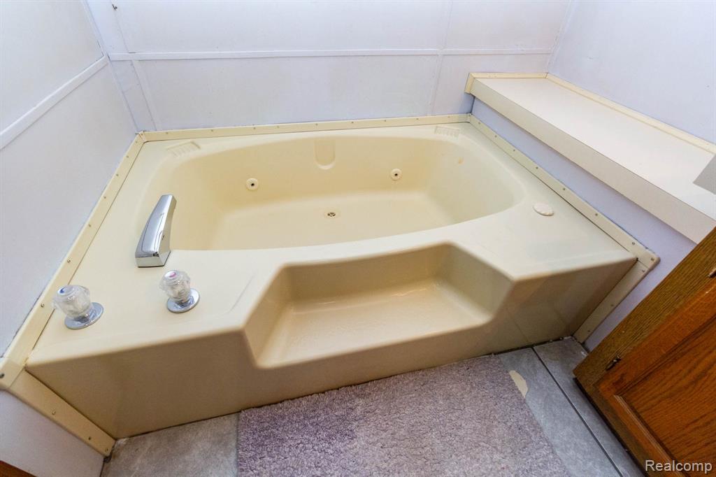 8200 Oakville Waltz Road, Belleville, MI 48111 — Photo 25