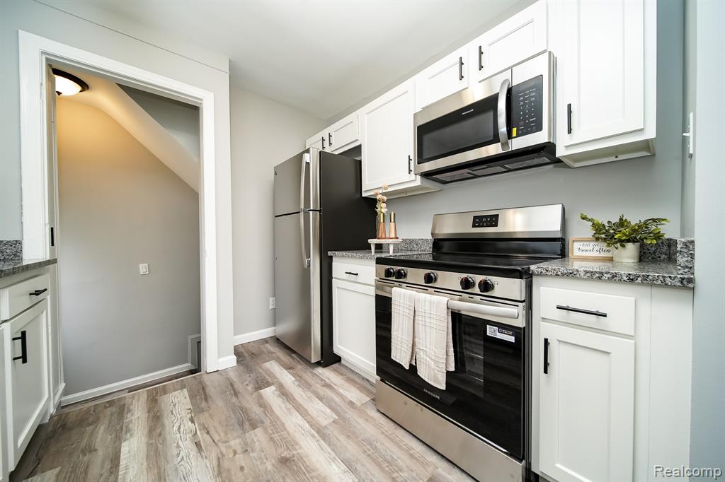 8221 Coolidge, Center Line, MI 48015 — Photo 16