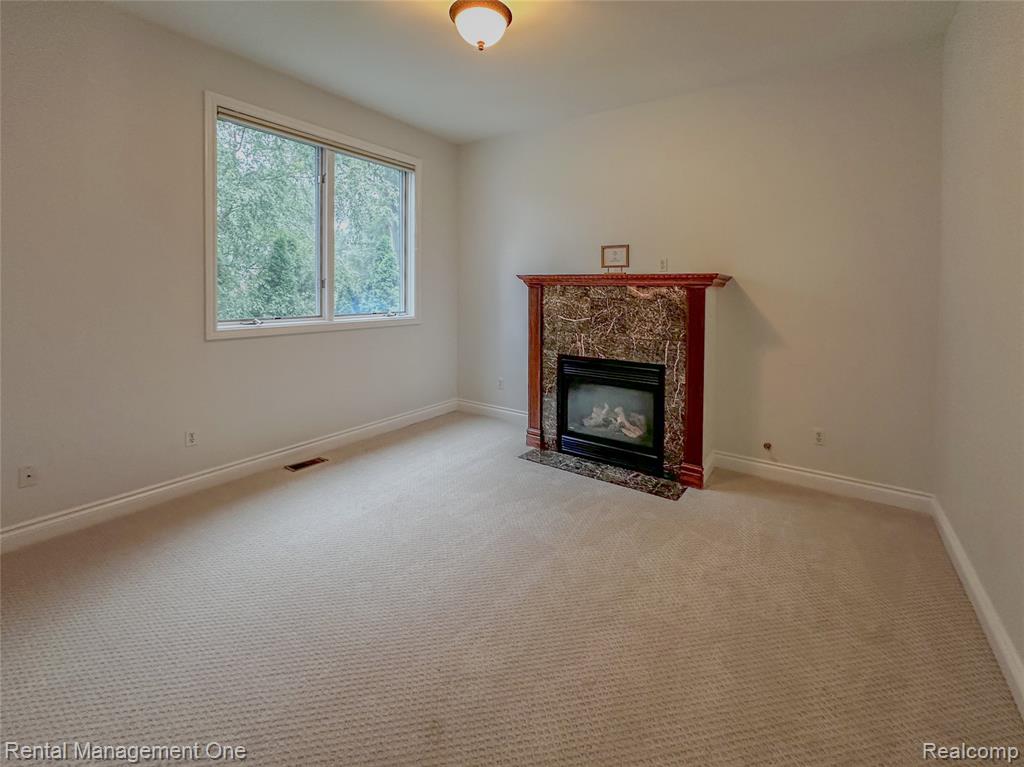5742 PUTNAM Drive, West Bloomfield, MI 48323 — Photo 9