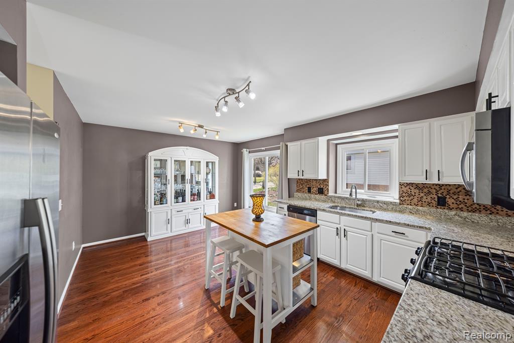 42890 BROOKSTONE Drive, Novi, MI 48377 — Photo 16