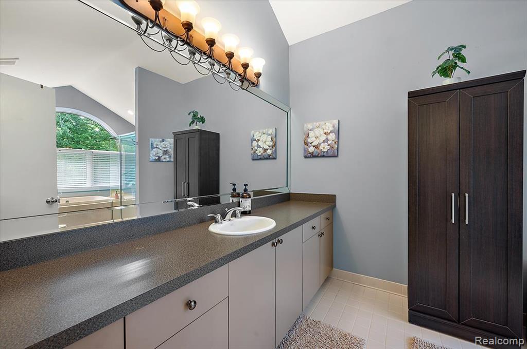 6280 Branford Drive, West Bloomfield, MI — Photo 54