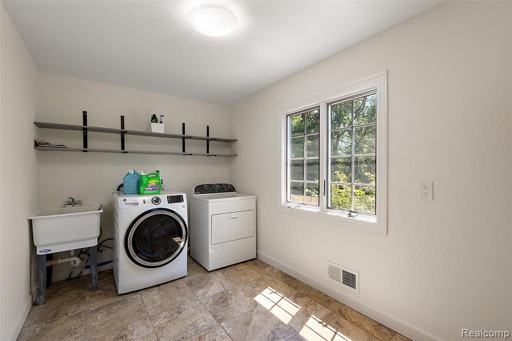 5353 W Bloomfield Lake Road, West Bloomfield, MI 48323 — Photo 15
