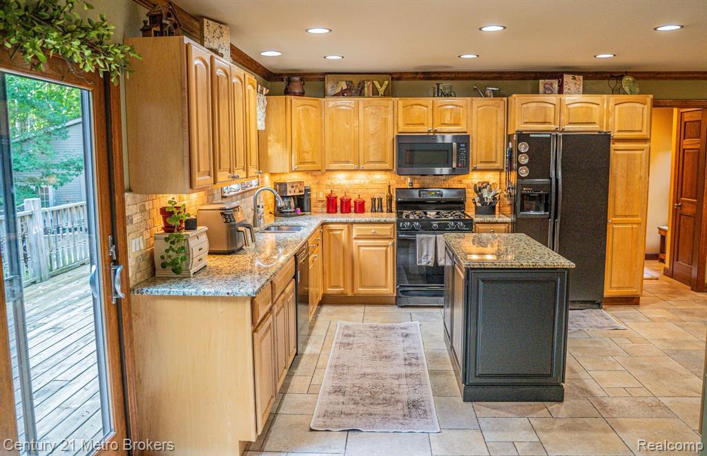 4191 Crystal Creek Estates, Lapeer, MI 48446 — Photo 10