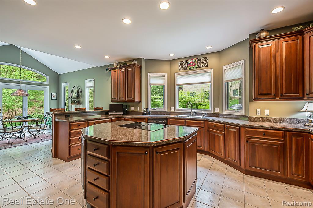 8444 CLIMBING Way, Pinckney, MI 48169 — Photo 21