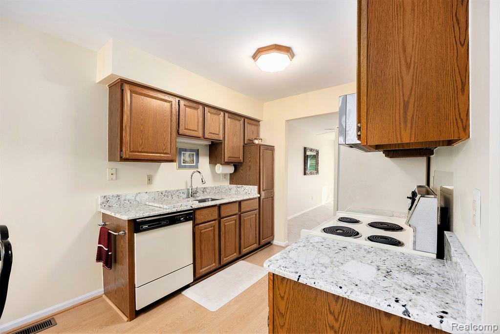 985 Wexford Way, Rochester Hills, MI 48307 — Photo 9