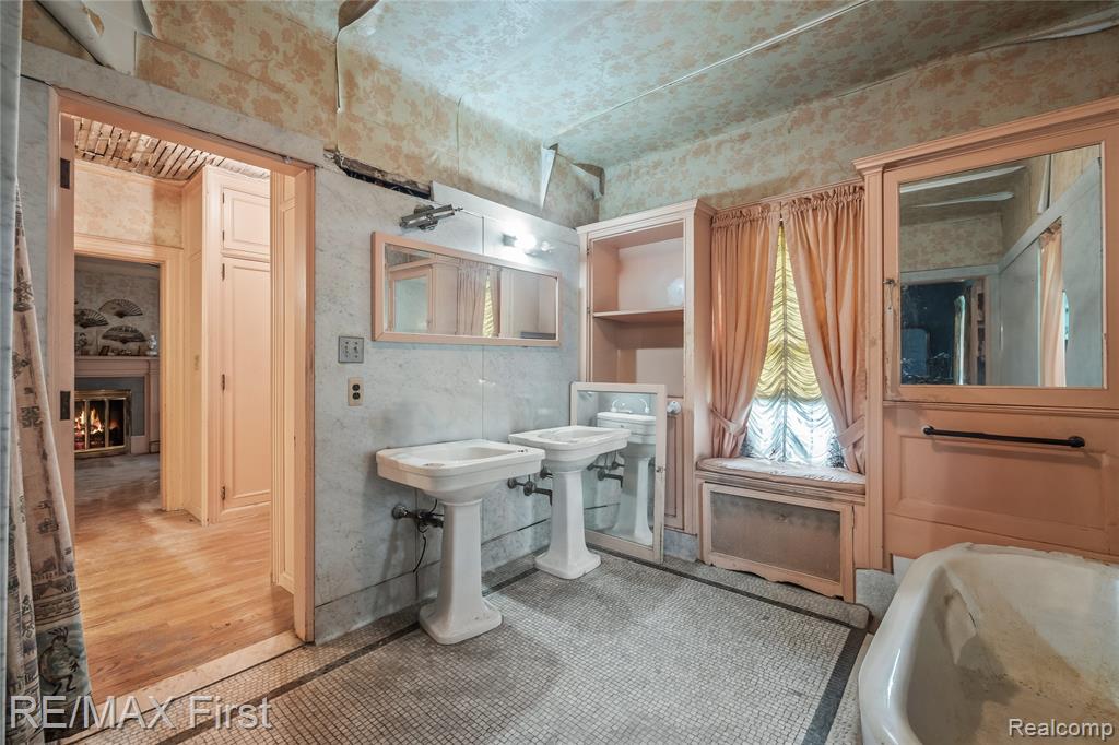 3065 Iroquois Street, Detroit, MI, 48214