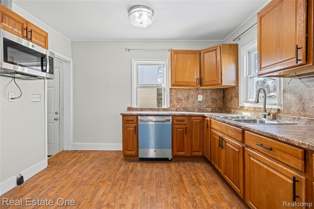 943 Premont Avenue, Waterford, MI 48328 — Photo 13