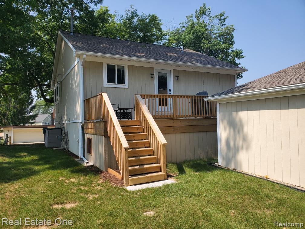 643 DETROIT Avenue, Lake Orion, MI 48362 — Photo 17