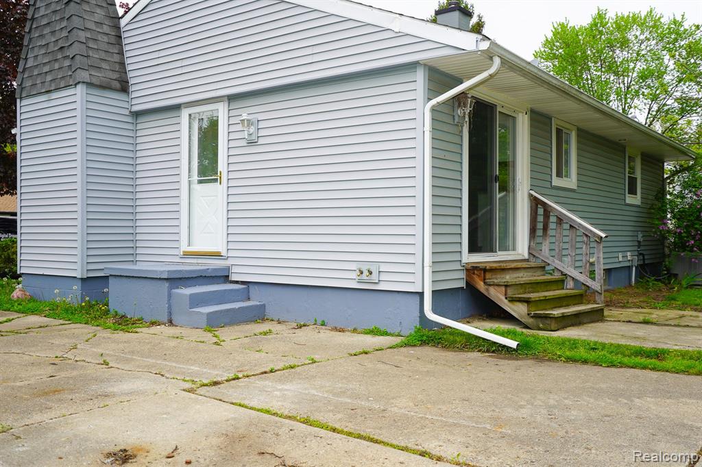 598 COVINGTON Street, South Lyon, MI 48178 — Photo 5