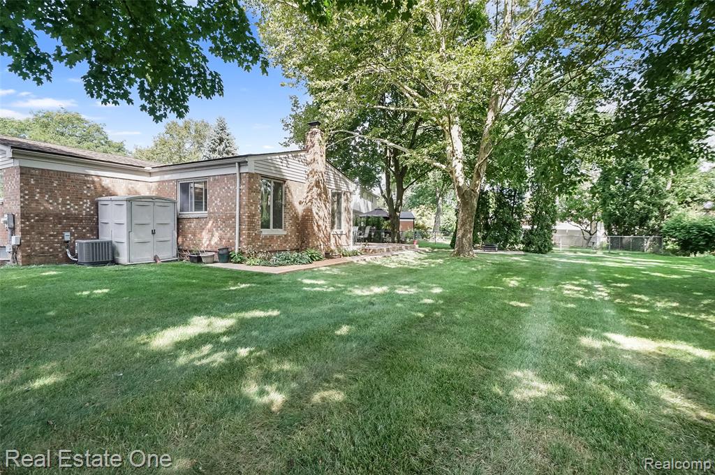 5566 Larkins Drive, Troy, MI 48085 — Photo 37