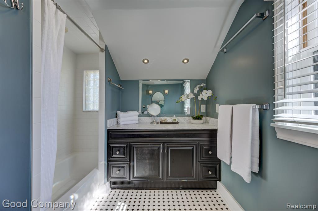 713 S Pleasant Street, Royal Oak, MI 48067 — Photo 33