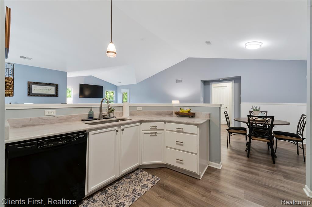 4208 Berkeley Avenue, Canton, MI 48188 — Photo 13
