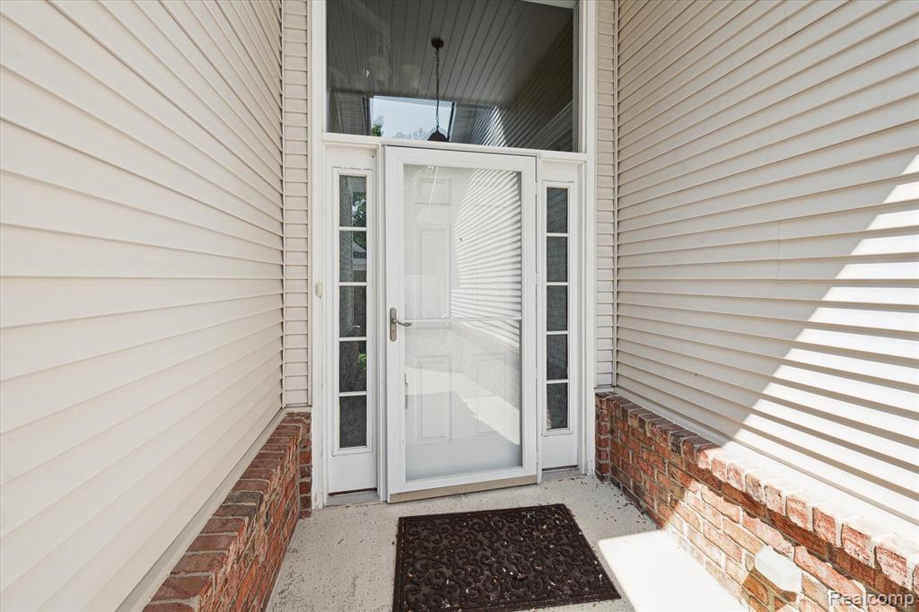 10172 Clarkshire Court, South Lyon, MI 48178 — Photo 4