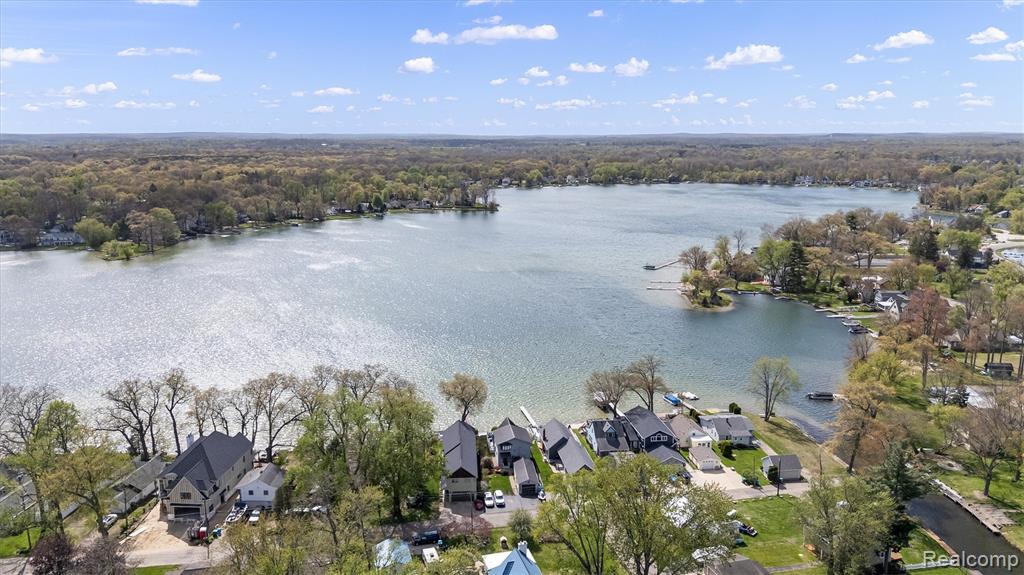 8294 Lagoon Street, Commerce Twp, MI 48382 — Photo 16