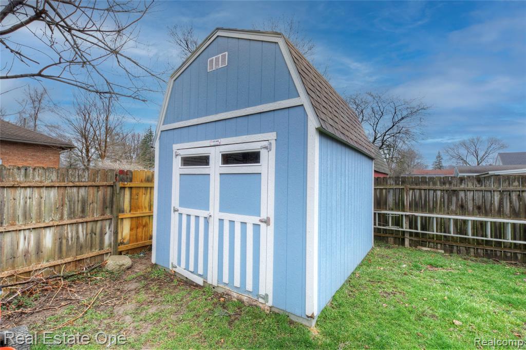 2293 Nichols Avenue, Grand Blanc, MI 48507 — Photo 25