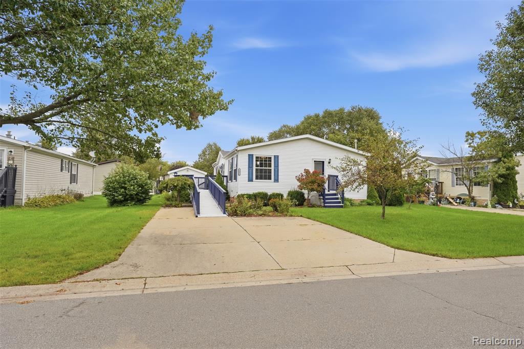 5486 Spring Creek Drive, Howell, MI 48843
