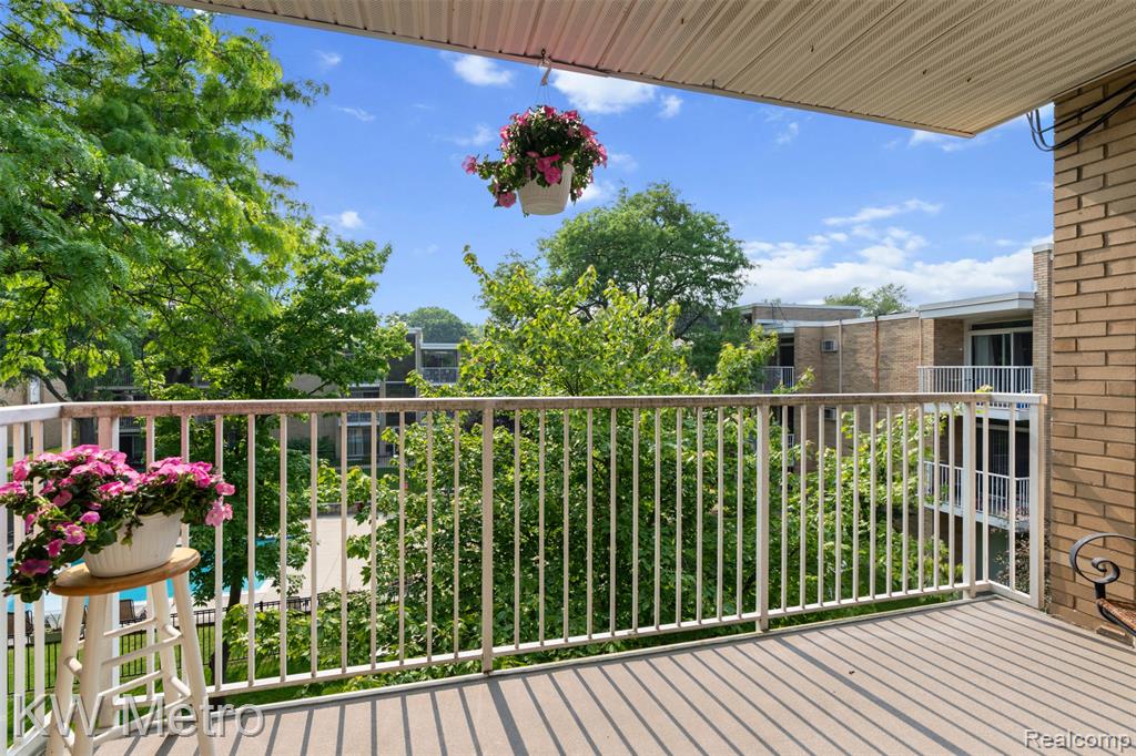 4909 Crooks Road, E8, Royal Oak, MI 48073 — Photo 9