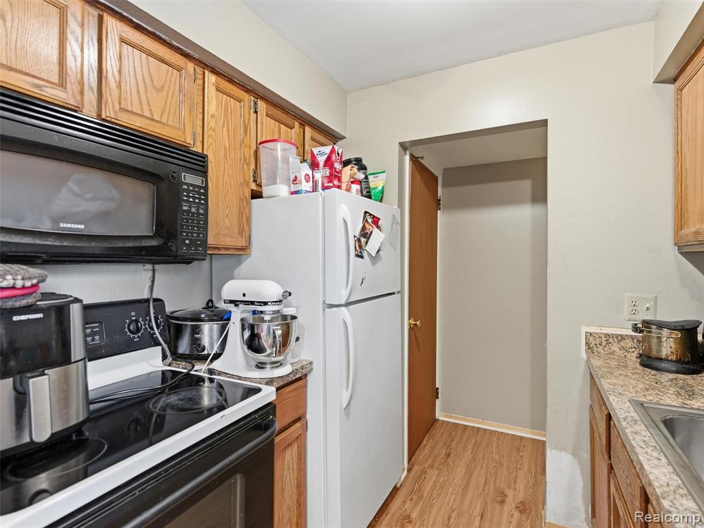 8207 Dartmouth Avenue, Warren, MI 48093 — Photo 7