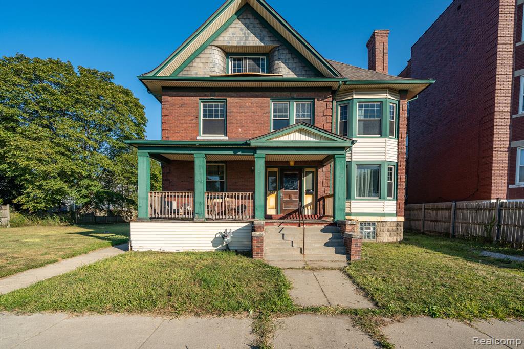 243 E Edsel Ford, Detroit, MI 48202 — Photo 49