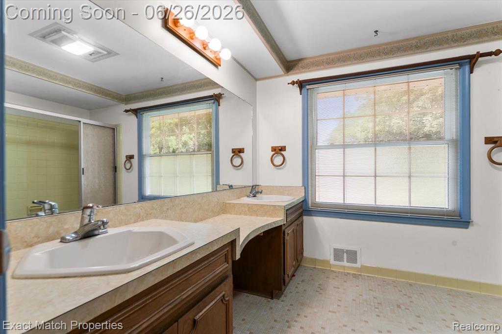 6737 Alderley Way, West Bloomfield, MI — Photo 41