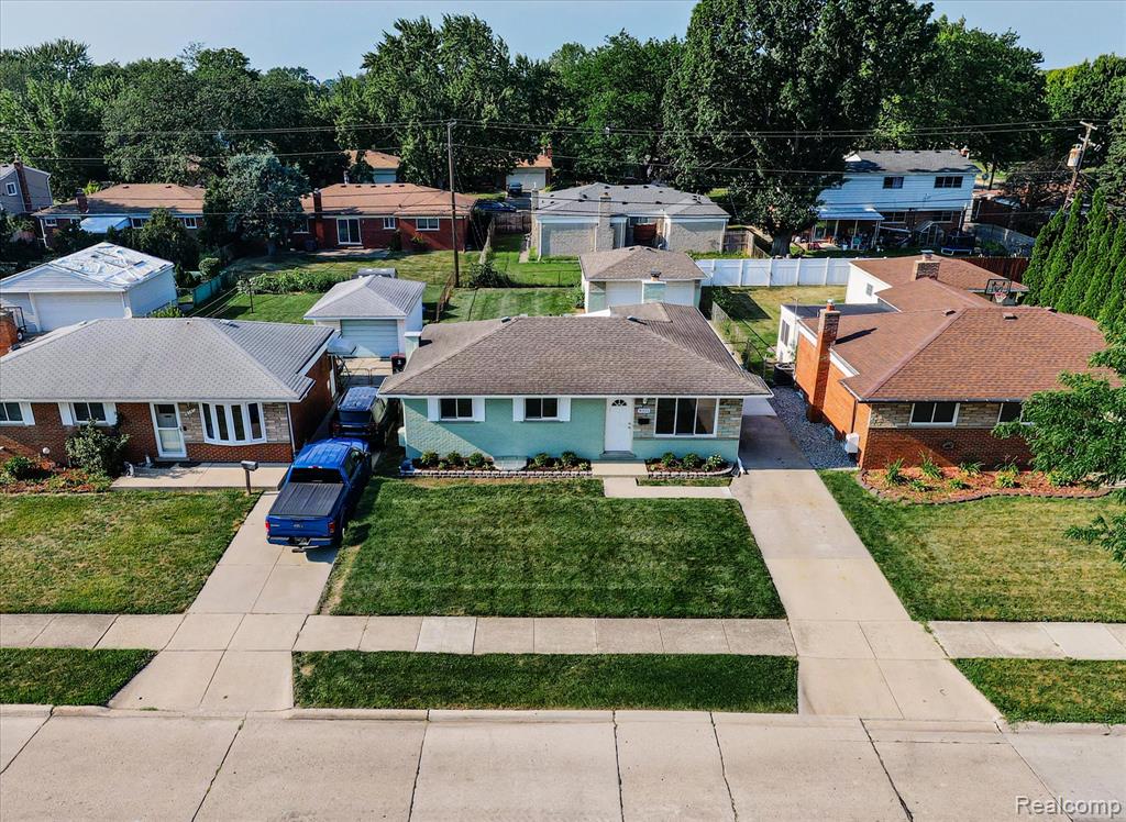 8355 HELEN, Center Line, MI 48015 — Photo 4
