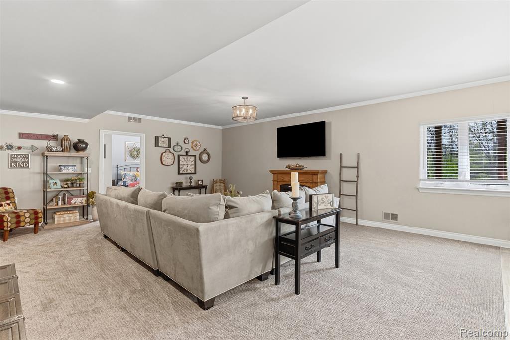 660 Willow Lake Court, Oxford, MI 48371 — Photo 45