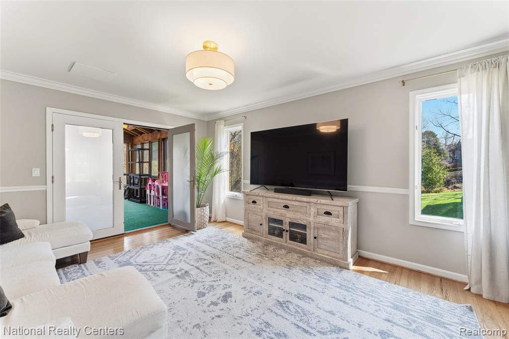 6276 N Shore Drive, West Bloomfield, MI 48324 — Photo 16